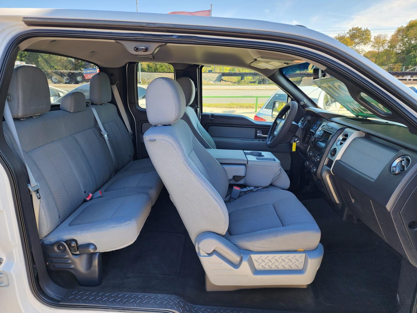 2013 WHITE /GRAY Ford F-150 XLT (1FTEX1CM4DF) with an 3.7L V6 DOHC 24V engine, 6-Speed Automatic transmission, located at 2660 S.Garland Avenue, Garland, TX, 75041, (469) 298-3118, 32.885551, -96.655602 - Welcome to DallasAutos4Less, one of the Premier BUY HERE PAY HERE Dealers in the North Dallas Area. We specialize in financing to people with NO CREDIT or BAD CREDIT. We need proof of income, proof of residence, and a ID. Come buy your new car from us today!! This is a very well cared for 2013 FO - Photo#16